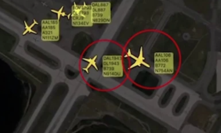纽约JFK机场2架客机险些在跑道相撞…… 乘客: 当时的我们好像都瞬间忘了怎么呼吸